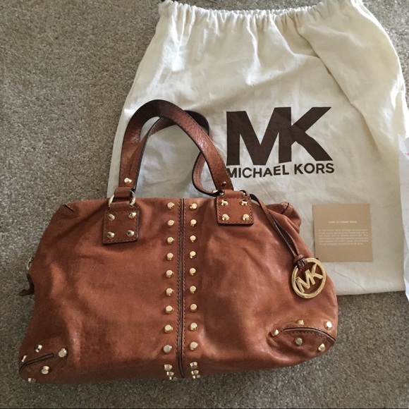 Michael Kors Handbags - Michael Kors Uptown Astor Tote in Luggage Color